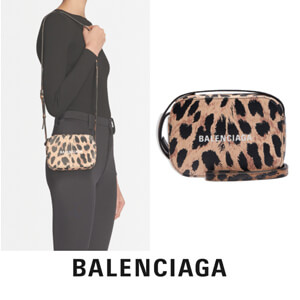 バレンシアガ ショルダーバッグ コピー Balenciaga leo printed everyday bag xs 5523720PC5N2690